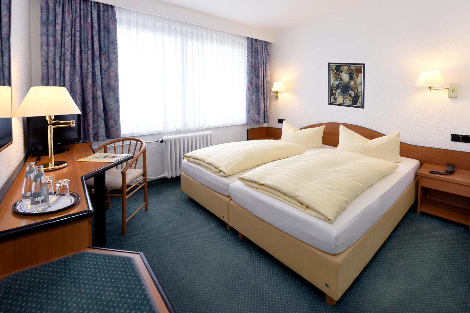 Lat Hotel & Apartmenthaus Berlin 아이젠후텐슈타트 외부 사진